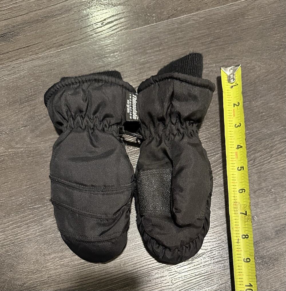 Thinsulate Girls Or Boys Mittens - Black - One Pair Size 4-7 Winter Gloves